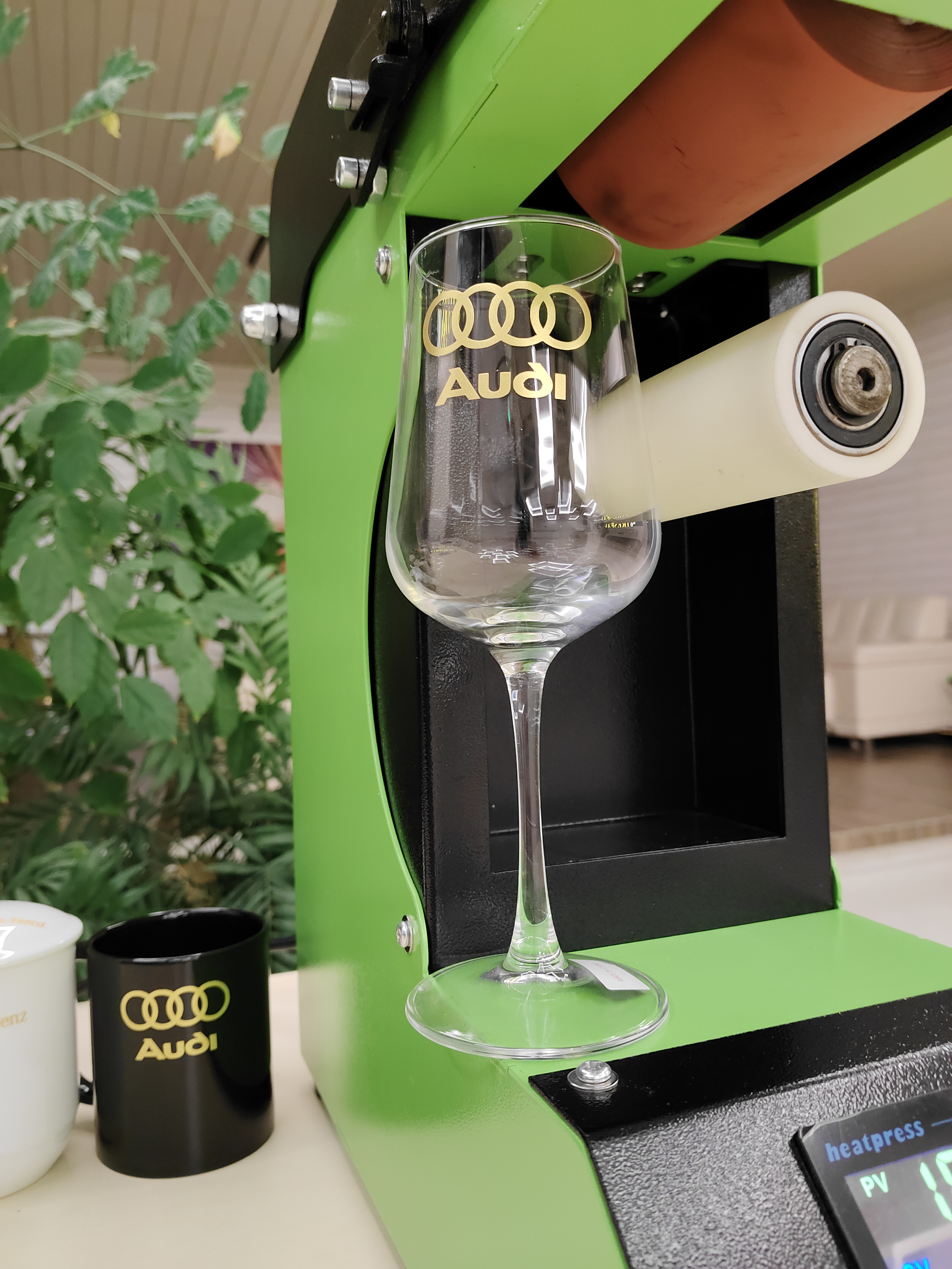 高脚玻璃杯的专色Logos，标识，标徽的热转印定制 Heat Transfer Decals Foil For Tall Glass Cup